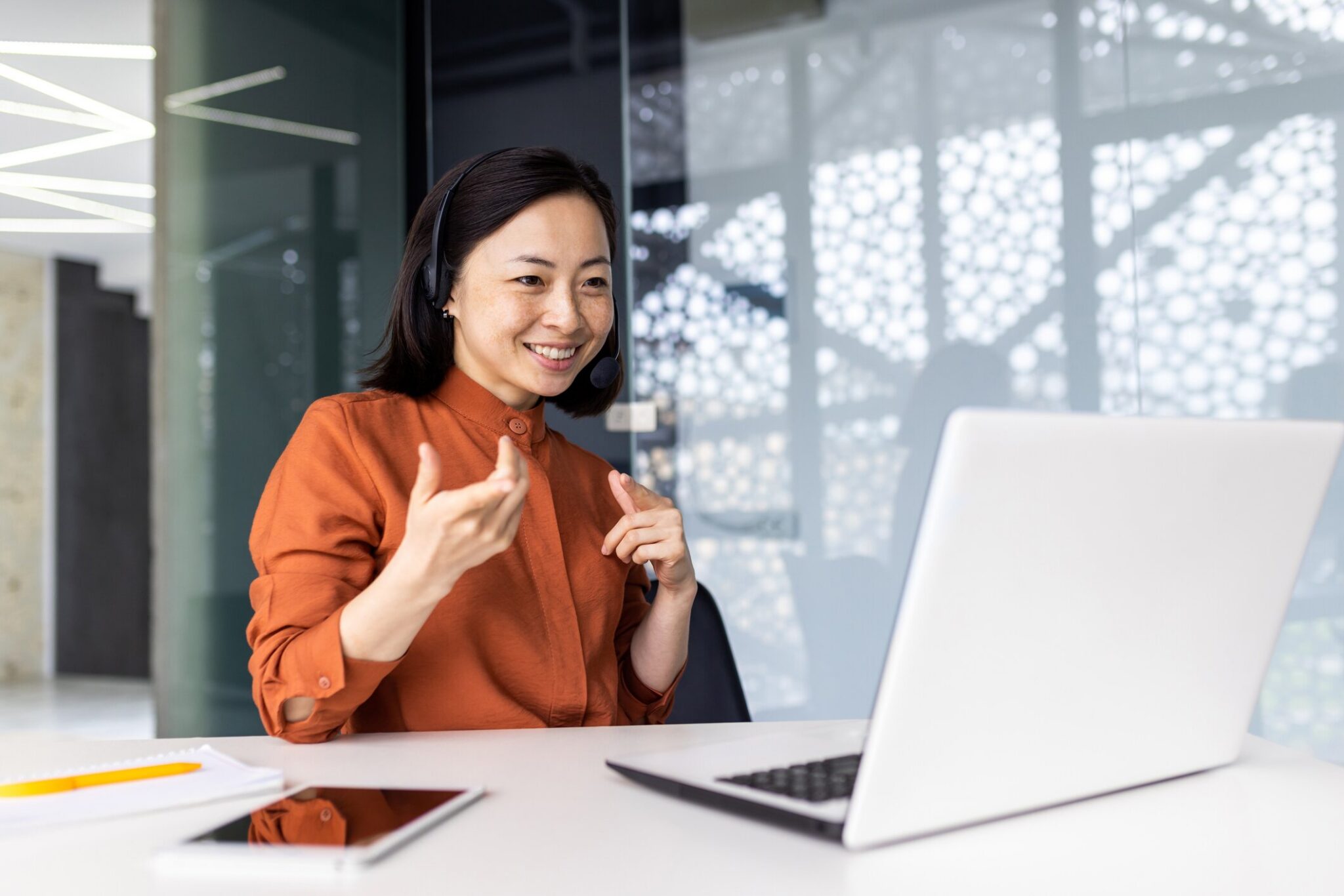 A female contact center agent explaining a point over a RingCX customer call