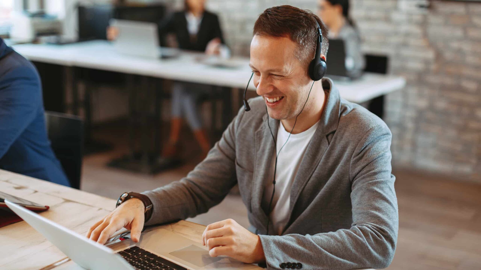 A government contact center employee using RingCX to answer queries of the citizens
