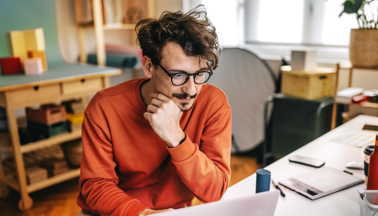 A manager looking at ACE sales conversation insights