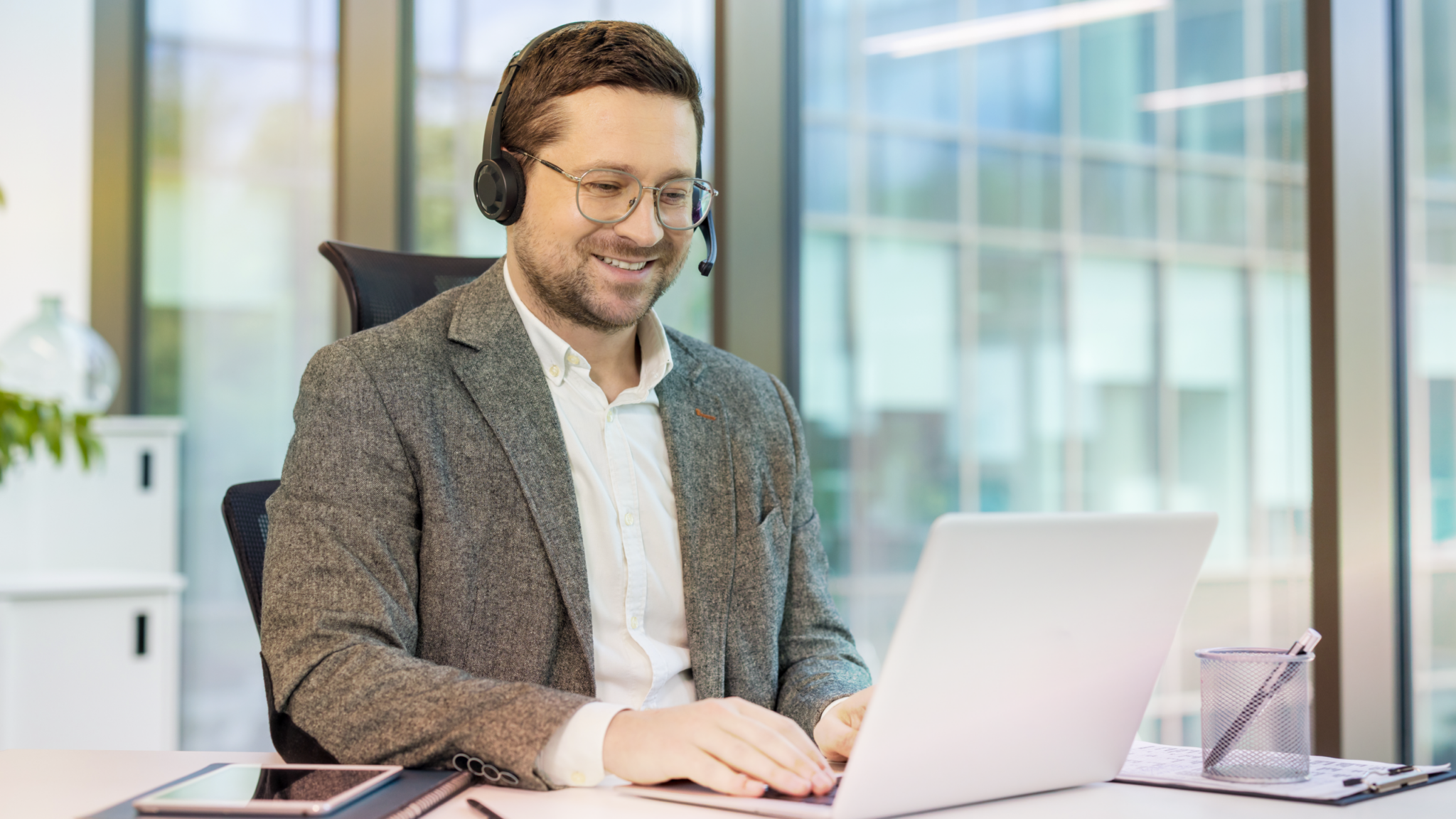 Property manager setting up RingCentral AIR as answering service for tenant calls