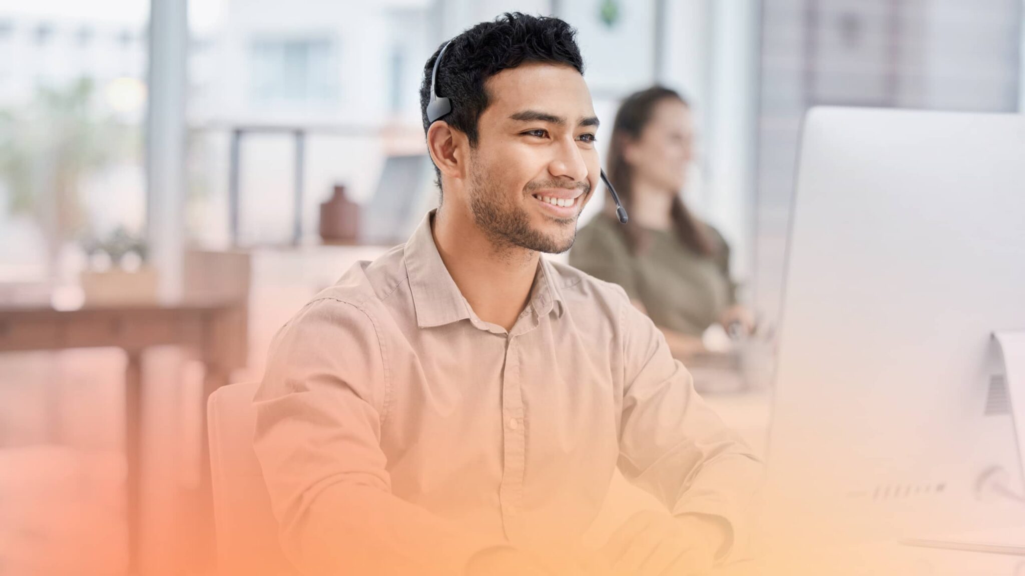 male agent using RingCentral as AI omnichannel contact center workspace